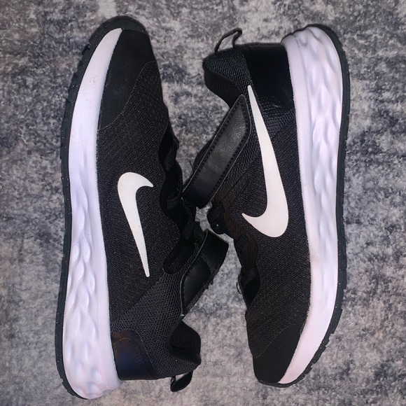 Boys Nike Revolution 6 - Picture 3 of 5